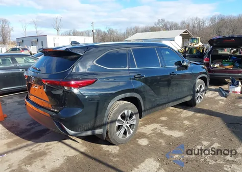 2021 Toyota Highlander Xle z USA, uszkodzony, nr VIN 5TDHZRBH5MS066448